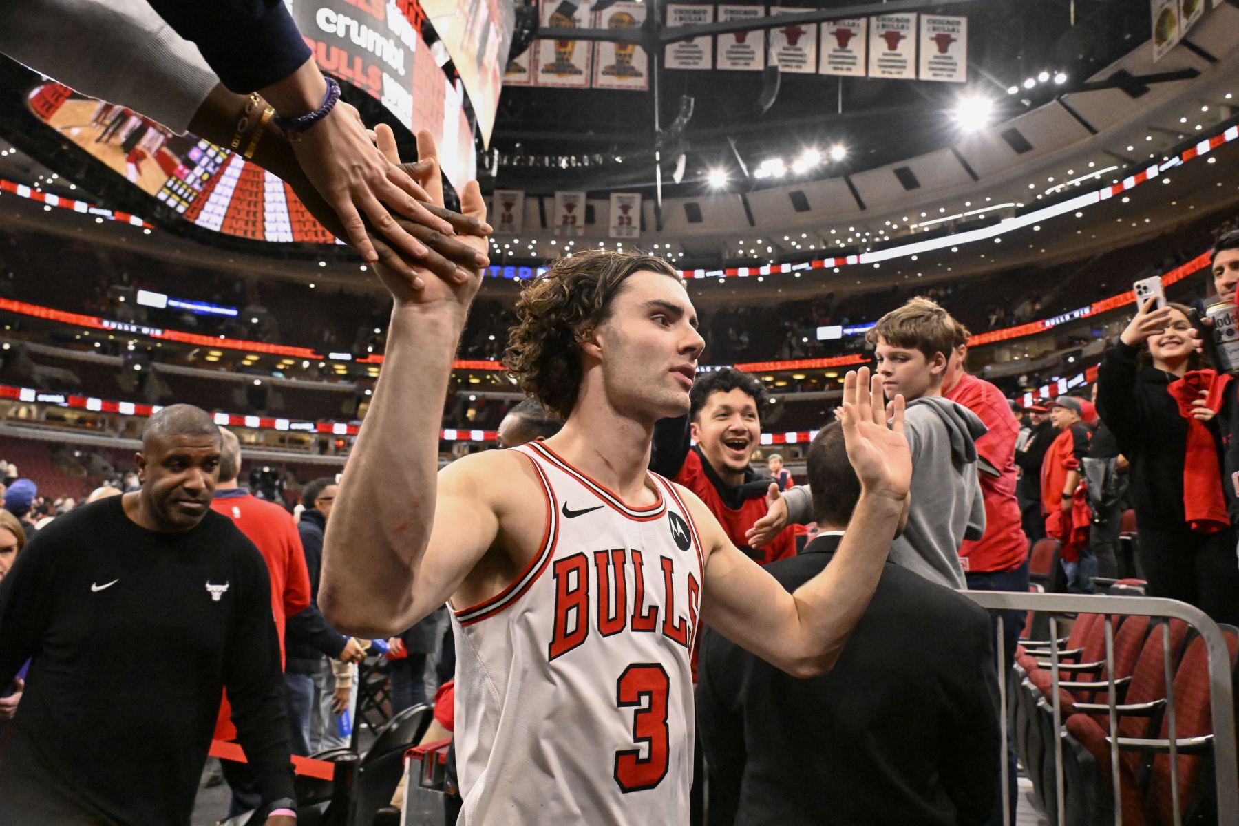 Ghi chú của Bulls: Gidi có khả năng sẽ trở lại trận đấu với Jazz và việc nâng cấp Coby White là điều đáng nghi ngờ.