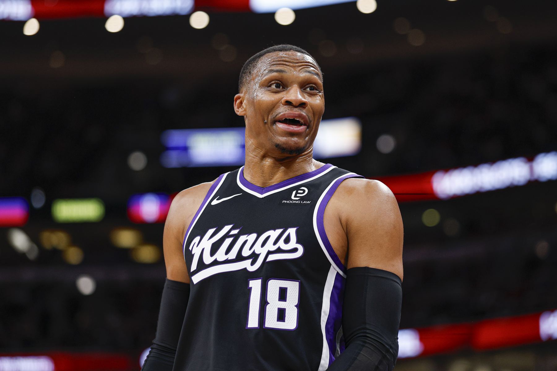 Westbrook ra sân ngay từ đầu và ghi triple-double nhưng lại phải gánh chịu cột mốc bi thảm là 10.000 đường kiến tạo trong sự nghiệp.