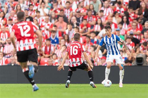 Alaves đấu với Sevilla