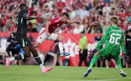 Manchester United đấu với Liverpool