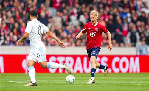 Lille đấu với Aston Villa