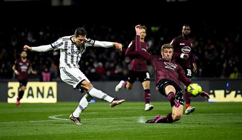 Salernitana đấu với Juventus