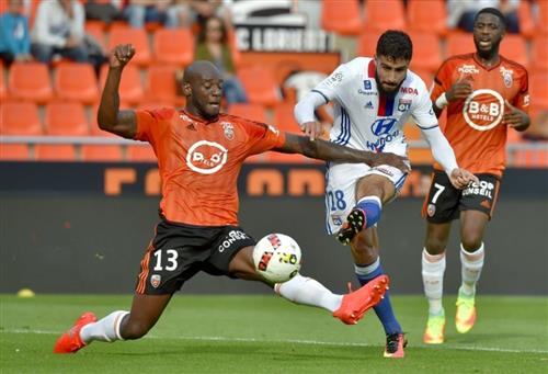Lyon đấu với Lorient