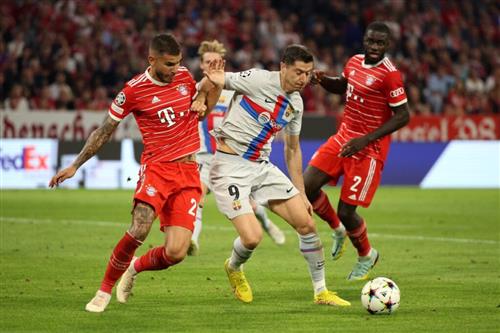 Barcelona đấu với Bayern Munich