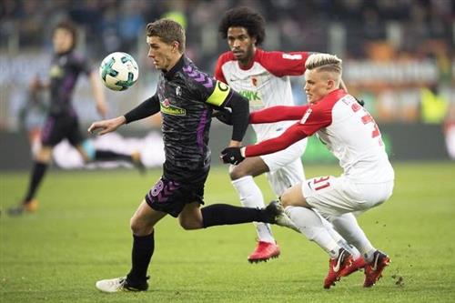 Freiburg đấu với St Pauli