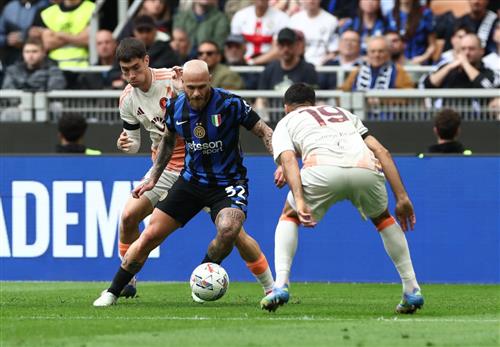 Inter Milan đấu với Roma